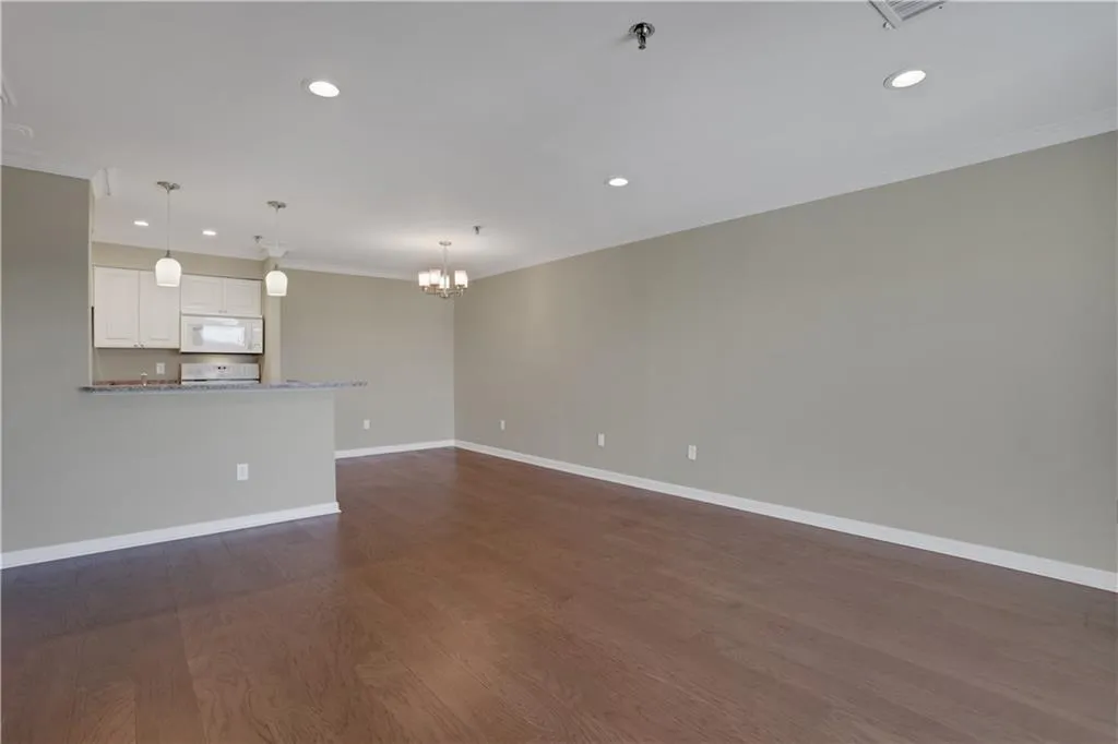 300 Johnson Ferry Road Ne Unit B902, Atlanta, Georgia 30328, 1 Bedroom Bedrooms, ,1 BathroomBathrooms,Residential,For Sale,300 Johnson Ferry Road Ne Unit B902,7708320