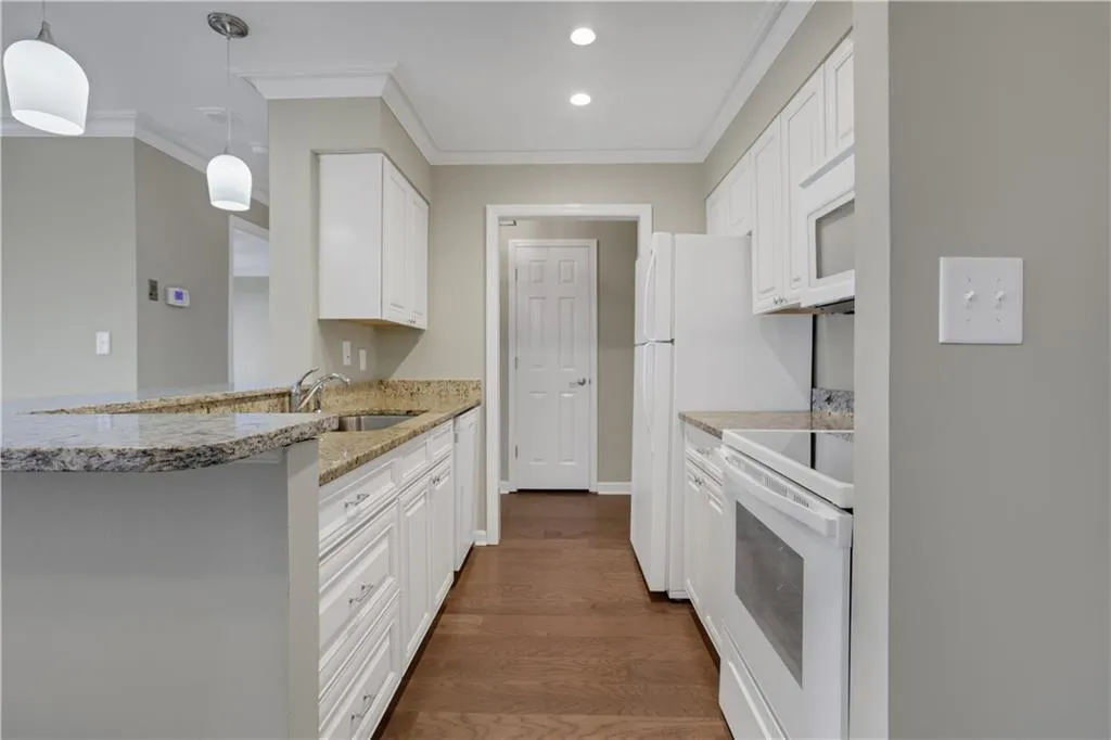 300 Johnson Ferry Road Ne Unit B902, Atlanta, Georgia 30328, 1 Bedroom Bedrooms, ,1 BathroomBathrooms,Residential,For Sale,300 Johnson Ferry Road Ne Unit B902,7708320