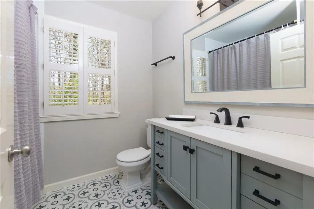 Upstairs Full Bathroom with Bathtub/Shower combo
