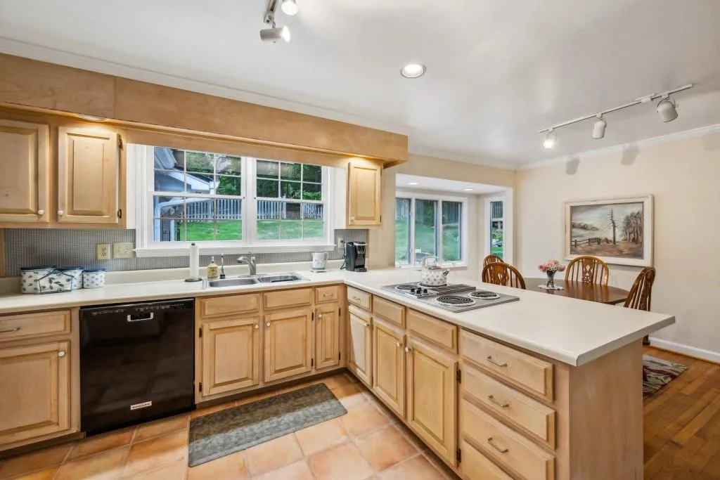 747 Channing Drive Nw, Atlanta, Georgia 30318, 3 Bedrooms Bedrooms, ,2 BathroomsBathrooms,Residential,For Sale,747 Channing Drive Nw,7601084
