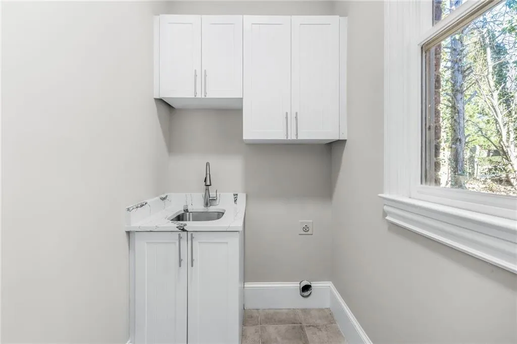 580 Cliftwood Court, Sandy Springs, Georgia 30328, 4 Bedrooms Bedrooms, ,4 BathroomsBathrooms,Residential,Sold,580 Cliftwood Court,7160404