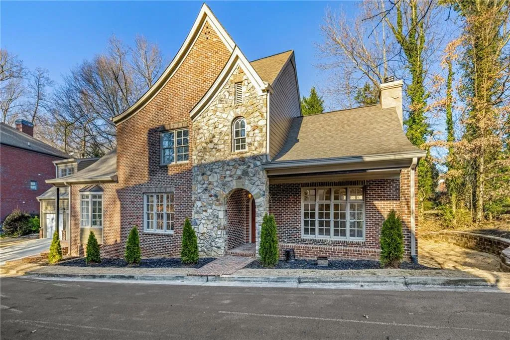 580 Cliftwood Court, Sandy Springs, Georgia 30328, 4 Bedrooms Bedrooms, ,4 BathroomsBathrooms,Residential,Sold,580 Cliftwood Court,7160404