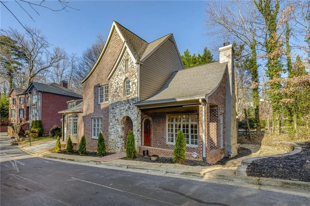 580 Cliftwood Court, Sandy Springs, Georgia 30328, 4 Bedrooms Bedrooms, ,4 BathroomsBathrooms,Residential,Sold,580 Cliftwood Court,7160404