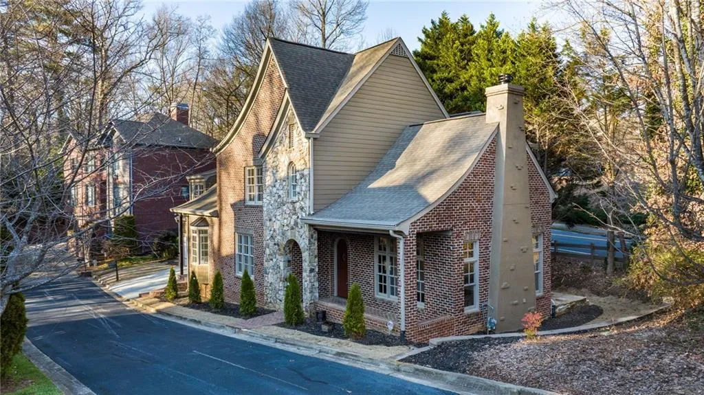 580 Cliftwood Court, Sandy Springs, Georgia 30328, 4 Bedrooms Bedrooms, ,4 BathroomsBathrooms,Residential,Sold,580 Cliftwood Court,7160404