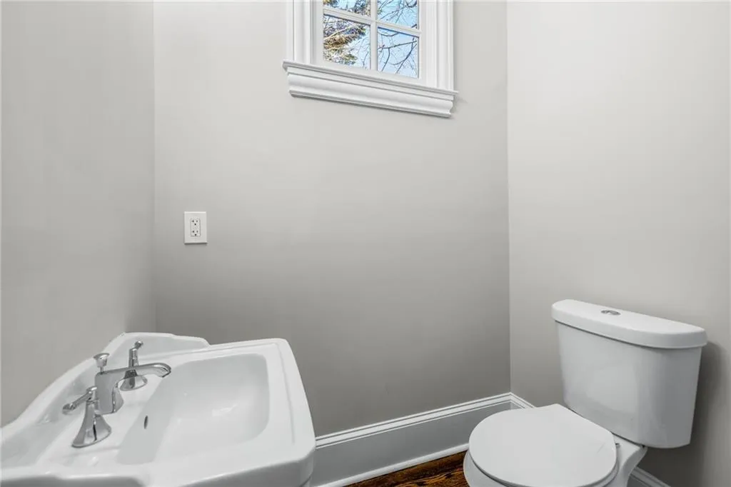 580 Cliftwood Court, Sandy Springs, Georgia 30328, 4 Bedrooms Bedrooms, ,4 BathroomsBathrooms,Residential,Sold,580 Cliftwood Court,7160404