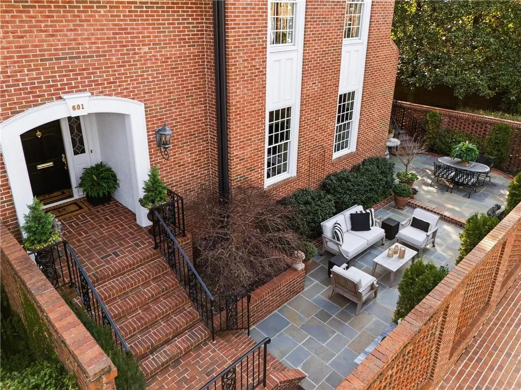 601 Townsend Place Nw, Atlanta, Georgia 30327, 3 Bedrooms Bedrooms, 0 ,3 BathroomsBathrooms,Residential,For Sale,601 Townsend Place Nw,7729802