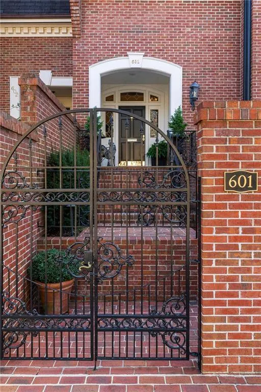 601 Townsend Place Nw, Atlanta, Georgia 30327, 3 Bedrooms Bedrooms, 0 ,3 BathroomsBathrooms,Residential,For Sale,601 Townsend Place Nw,7729802