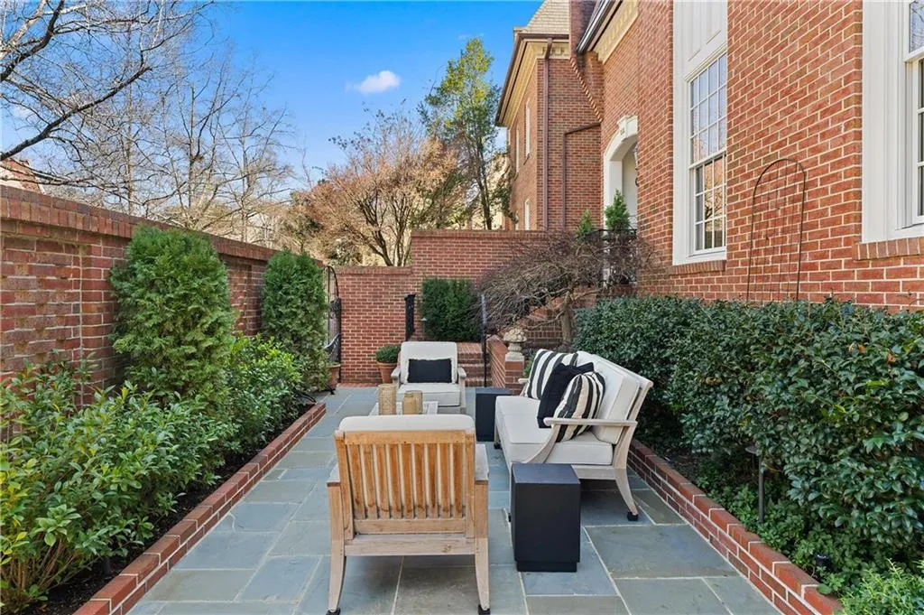 601 Townsend Place Nw, Atlanta, Georgia 30327, 3 Bedrooms Bedrooms, 0 ,3 BathroomsBathrooms,Residential,For Sale,601 Townsend Place Nw,7729802