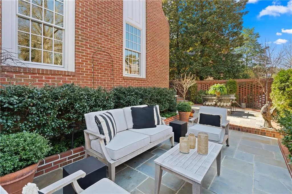 601 Townsend Place Nw, Atlanta, Georgia 30327, 3 Bedrooms Bedrooms, 0 ,3 BathroomsBathrooms,Residential,For Sale,601 Townsend Place Nw,7729802