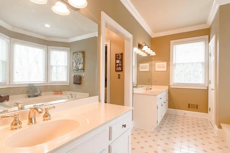 115 View Hill Court, Sandy Springs, Georgia 30350, 5 Bedrooms Bedrooms, ,3 BathroomsBathrooms,Residential,Sold,115 View Hill Court,5641322