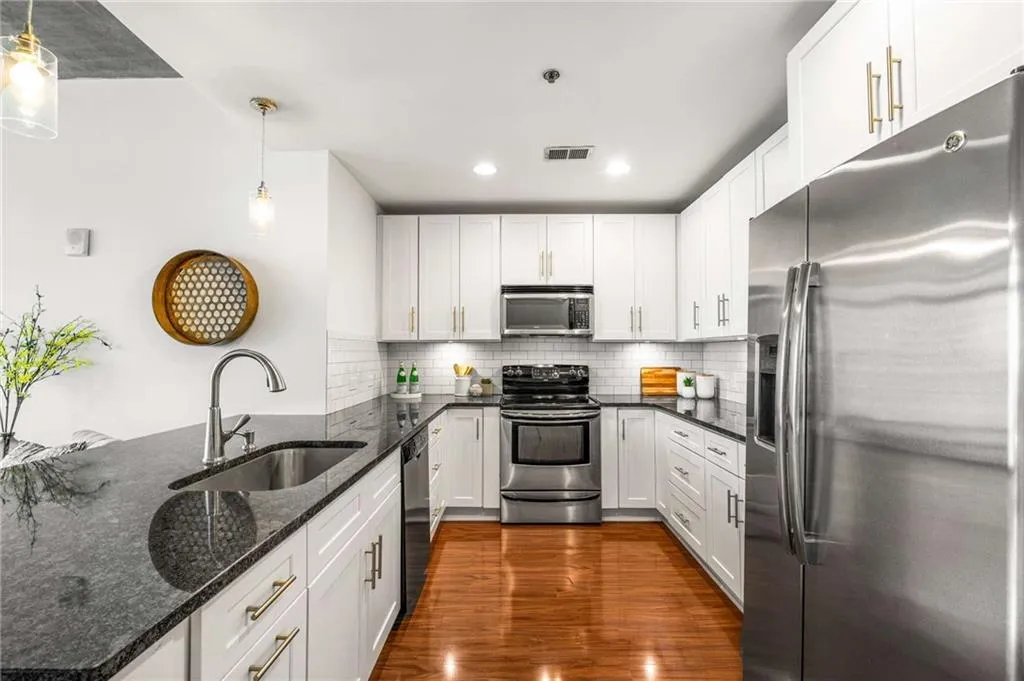 950 W Peachtree Street Nw Unit 1214, Atlanta, Georgia 30309, 2 Bedrooms Bedrooms, ,2 BathroomsBathrooms,Residential,For Sale,950 W Peachtree Street Nw Unit 1214,7631070