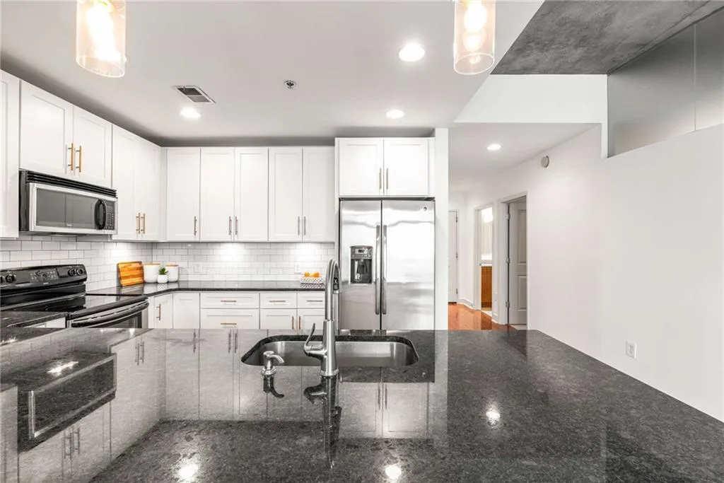 950 W Peachtree Street Nw Unit 1214, Atlanta, Georgia 30309, 2 Bedrooms Bedrooms, ,2 BathroomsBathrooms,Residential,For Sale,950 W Peachtree Street Nw Unit 1214,7631070