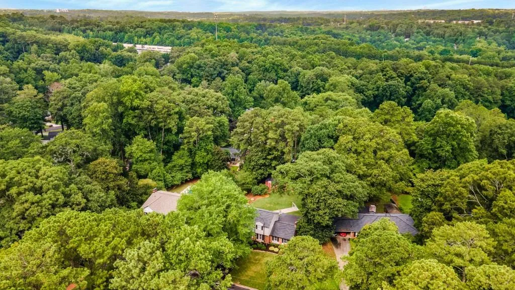 710 Starlight Drive, Atlanta, Georgia 30342, 4 Bedrooms Bedrooms, ,2 BathroomsBathrooms,Residential,Sold,710 Starlight Drive,7087182