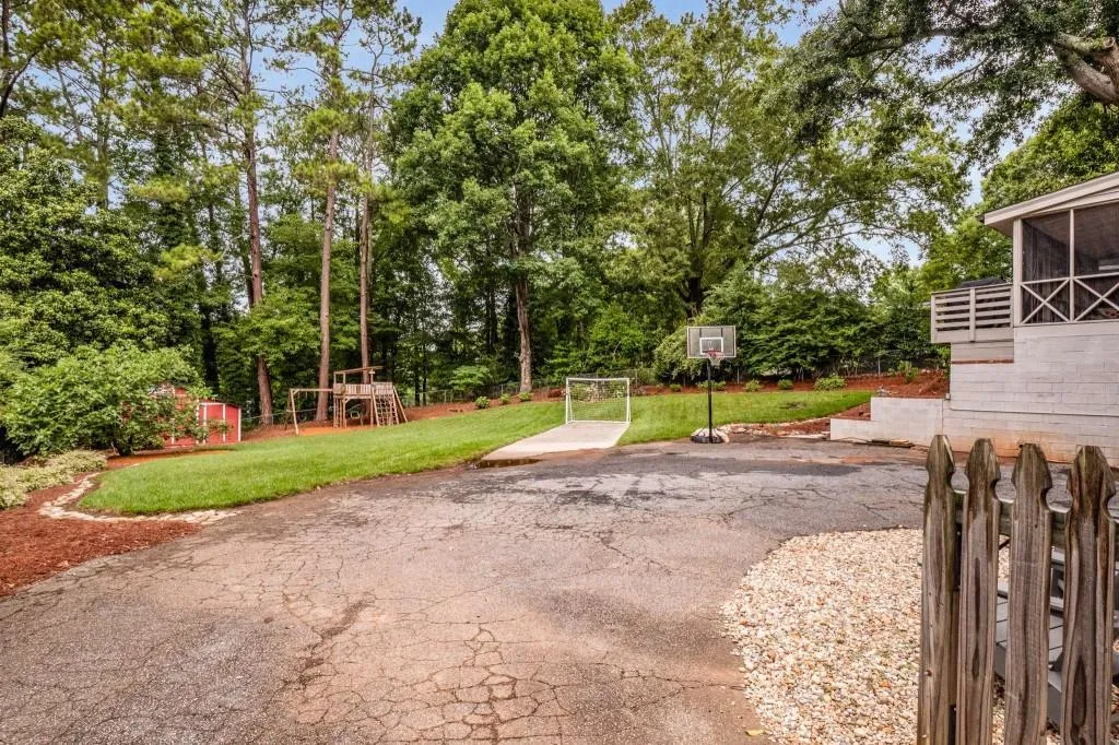 710 Starlight Drive, Atlanta, Georgia 30342, 4 Bedrooms Bedrooms, ,2 BathroomsBathrooms,Residential,Sold,710 Starlight Drive,7087182