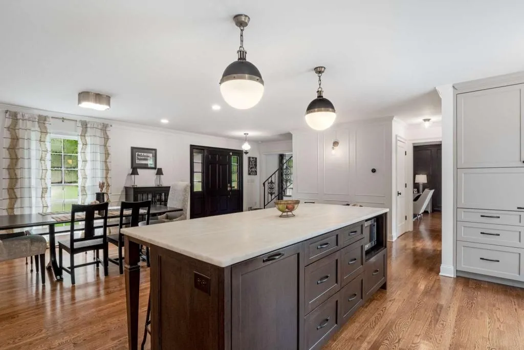 710 Starlight Drive, Atlanta, Georgia 30342, 4 Bedrooms Bedrooms, ,2 BathroomsBathrooms,Residential,Sold,710 Starlight Drive,7087182