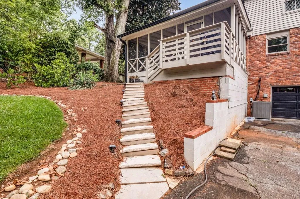 710 Starlight Drive, Atlanta, Georgia 30342, 4 Bedrooms Bedrooms, ,2 BathroomsBathrooms,Residential,Sold,710 Starlight Drive,7087182