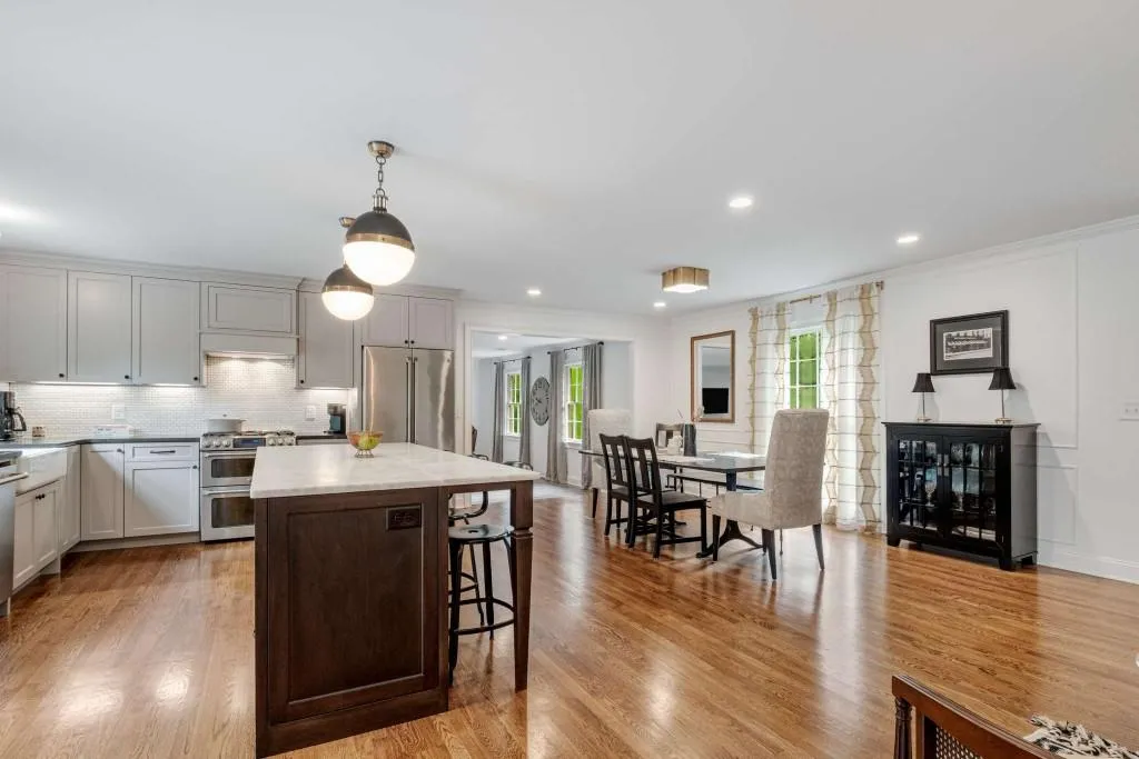 710 Starlight Drive, Atlanta, Georgia 30342, 4 Bedrooms Bedrooms, ,2 BathroomsBathrooms,Residential,Sold,710 Starlight Drive,7087182