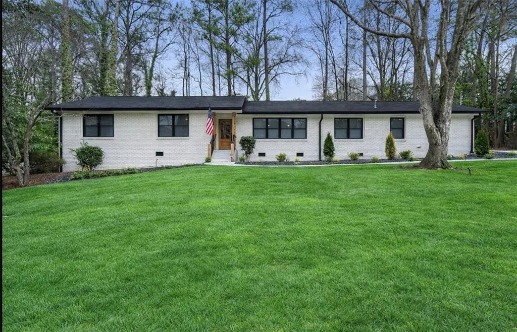 725 Starlight Lane, Atlanta, Georgia 30342, 4 Bedrooms Bedrooms, ,3 BathroomsBathrooms,Residential,For Sale,725 Starlight Lane,7731686
