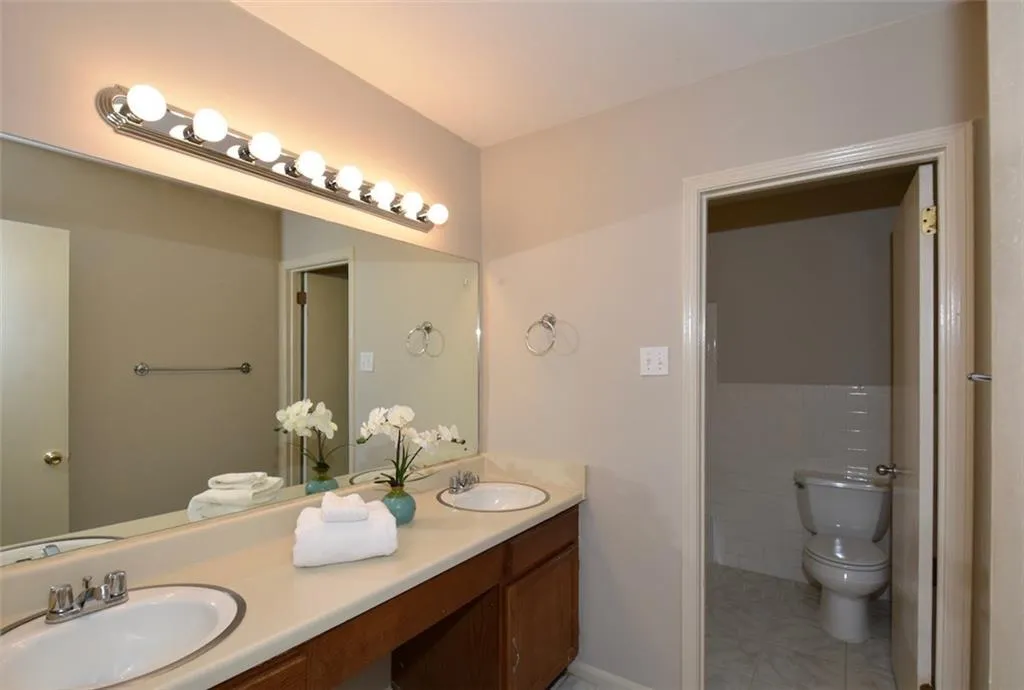 6520 Roswell Road Unit 11, Sandy Springs, Georgia 30328, 3 Bedrooms Bedrooms, ,2 BathroomsBathrooms,Residential,Sold,6520 Roswell Road Unit 11,5720585