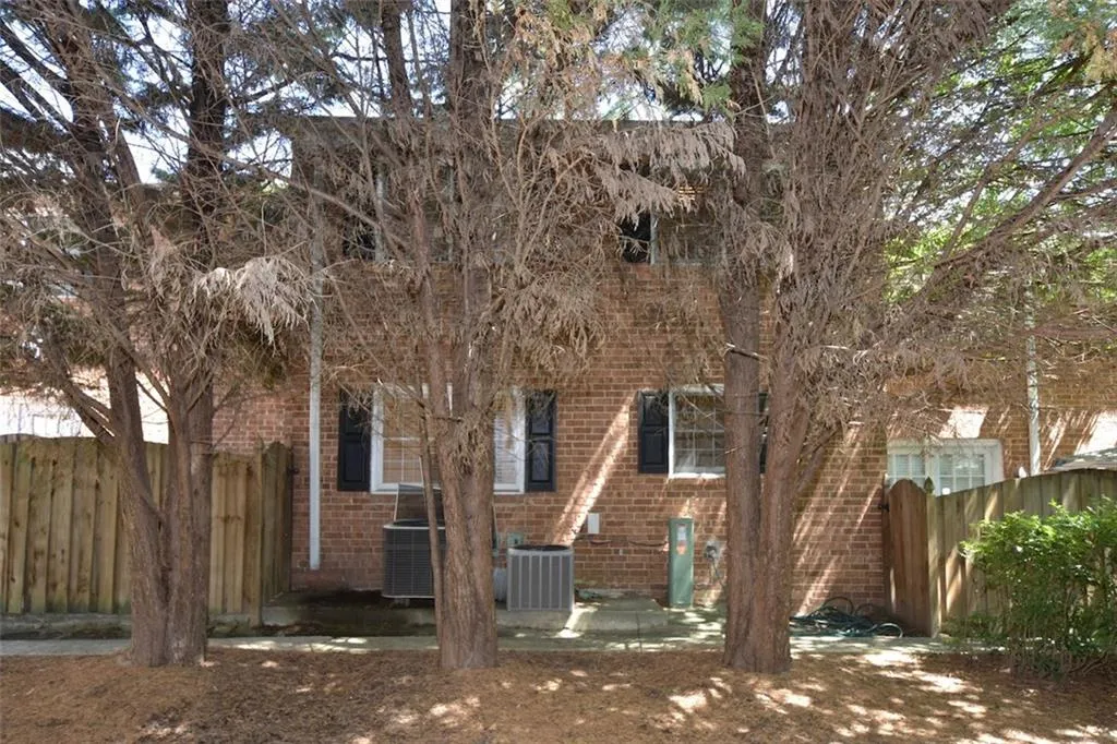 6520 Roswell Road Unit 11, Sandy Springs, Georgia 30328, 3 Bedrooms Bedrooms, ,2 BathroomsBathrooms,Residential,Sold,6520 Roswell Road Unit 11,5720585