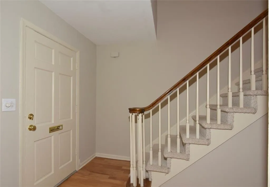6520 Roswell Road Unit 11, Sandy Springs, Georgia 30328, 3 Bedrooms Bedrooms, ,2 BathroomsBathrooms,Residential,Sold,6520 Roswell Road Unit 11,5720585