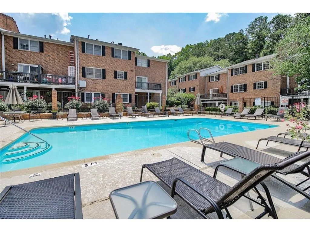 6520 Roswell Road Unit 11, Sandy Springs, Georgia 30328, 3 Bedrooms Bedrooms, ,2 BathroomsBathrooms,Residential,Sold,6520 Roswell Road Unit 11,5720585