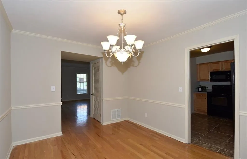 6520 Roswell Road Unit 11, Sandy Springs, Georgia 30328, 3 Bedrooms Bedrooms, ,2 BathroomsBathrooms,Residential,Sold,6520 Roswell Road Unit 11,5720585