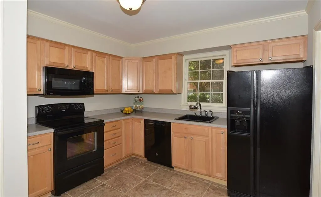 6520 Roswell Road Unit 11, Sandy Springs, Georgia 30328, 3 Bedrooms Bedrooms, ,2 BathroomsBathrooms,Residential,Sold,6520 Roswell Road Unit 11,5720585