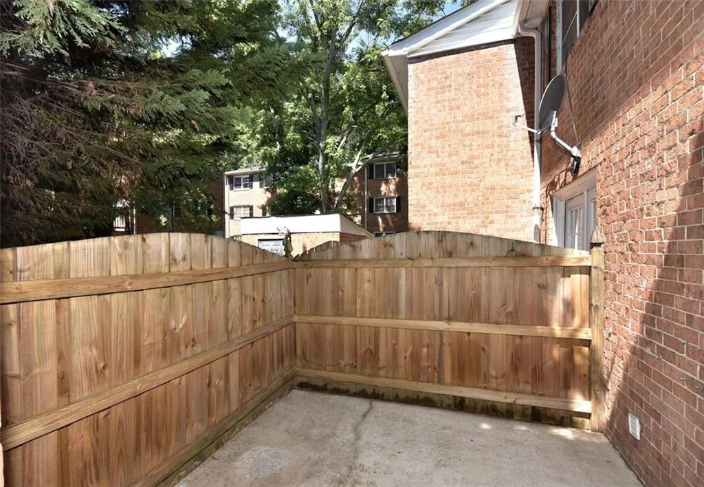 6520 Roswell Road Unit 11, Sandy Springs, Georgia 30328, 3 Bedrooms Bedrooms, ,2 BathroomsBathrooms,Residential,Sold,6520 Roswell Road Unit 11,5720585