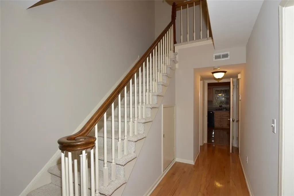 6520 Roswell Road Unit 11, Sandy Springs, Georgia 30328, 3 Bedrooms Bedrooms, ,2 BathroomsBathrooms,Residential,Sold,6520 Roswell Road Unit 11,5720585