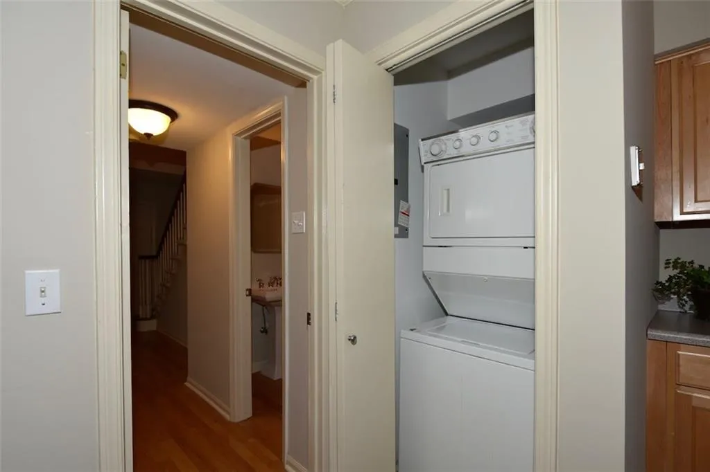 6520 Roswell Road Unit 11, Sandy Springs, Georgia 30328, 3 Bedrooms Bedrooms, ,2 BathroomsBathrooms,Residential,Sold,6520 Roswell Road Unit 11,5720585