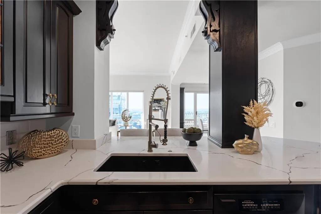 3475 Oak Valley Road Unit 2820, Atlanta, Georgia 30326, 2 Bedrooms Bedrooms, ,2 BathroomsBathrooms,Residential,For Sale,3475 Oak Valley Road Unit 2820,7654340