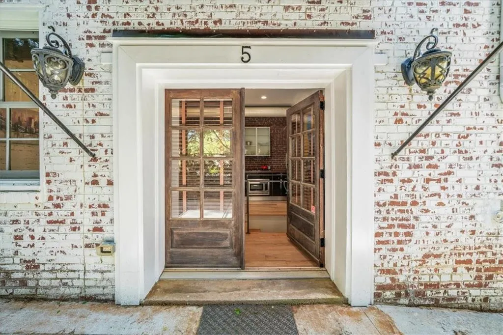 65 Peachtree Memorial Drive Nw, Atlanta, Georgia 30309, ,Residential Income,For Sale,65 Peachtree Memorial Drive Nw,7590968