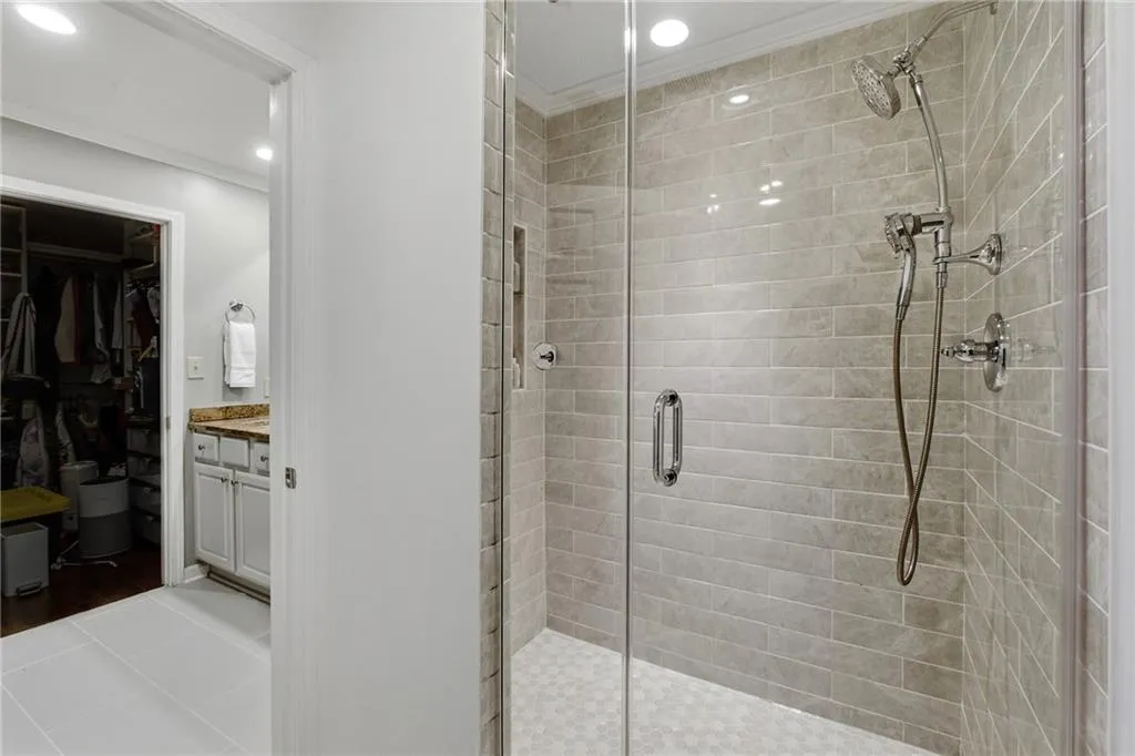 275 The South Chace, Atlanta, Georgia 30328, 3 Bedrooms Bedrooms, ,3 BathroomsBathrooms,Residential,For Sale,275 The South Chace,7727284