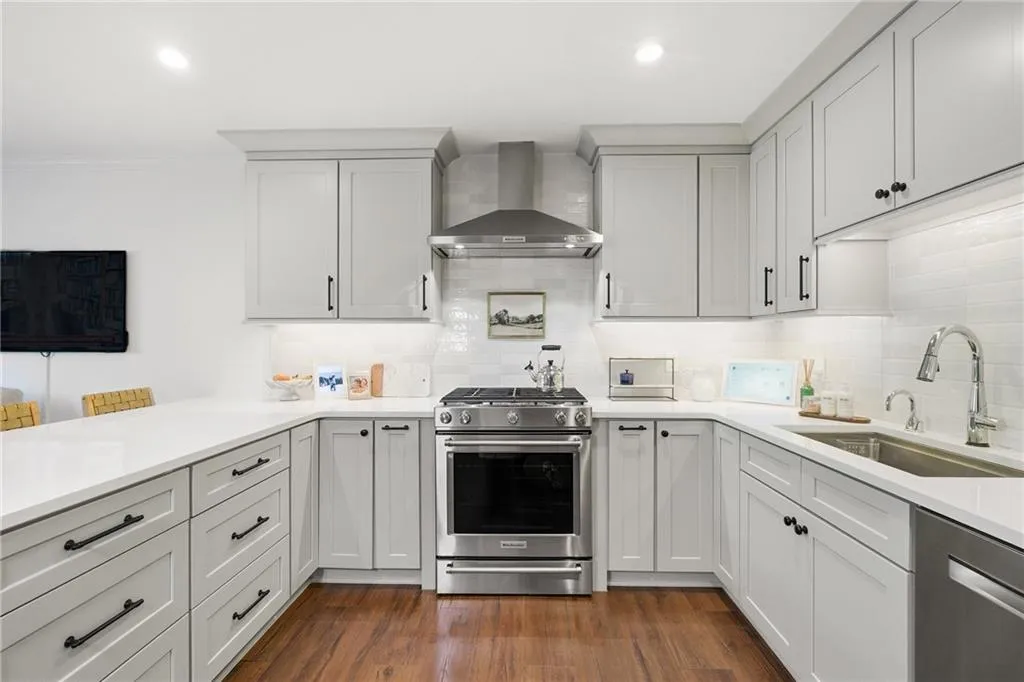 275 The South Chace, Atlanta, Georgia 30328, 3 Bedrooms Bedrooms, ,3 BathroomsBathrooms,Residential,For Sale,275 The South Chace,7727284