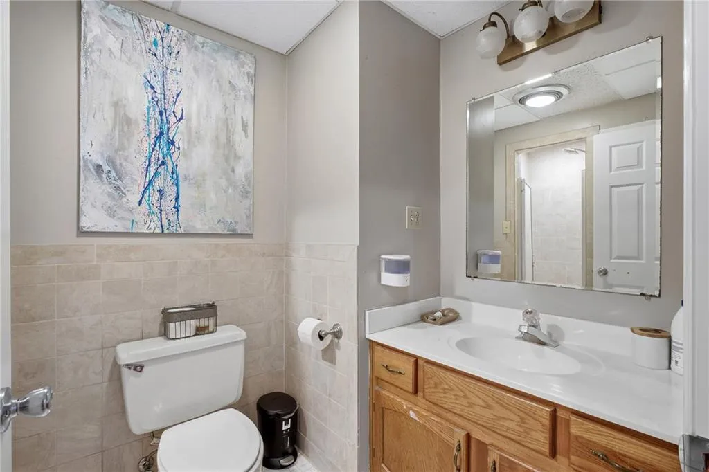 275 The South Chace, Atlanta, Georgia 30328, 3 Bedrooms Bedrooms, ,3 BathroomsBathrooms,Residential,For Sale,275 The South Chace,7727284