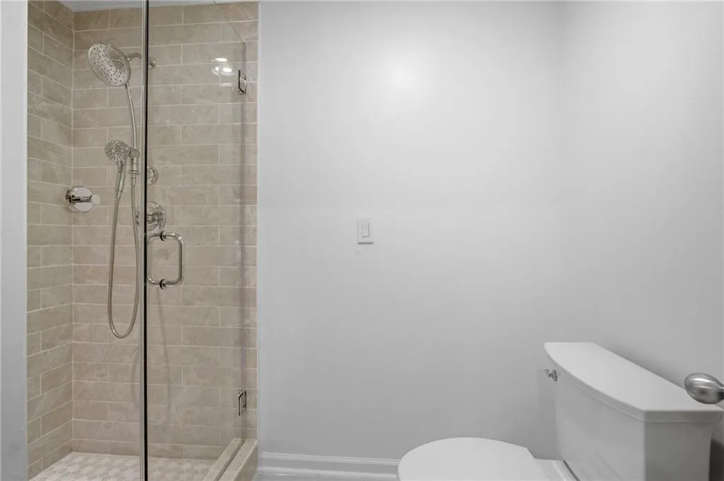 275 The South Chace, Atlanta, Georgia 30328, 3 Bedrooms Bedrooms, ,3 BathroomsBathrooms,Residential,For Sale,275 The South Chace,7727284