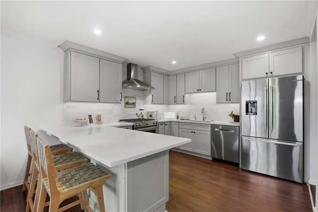 275 The South Chace, Atlanta, Georgia 30328, 3 Bedrooms Bedrooms, ,3 BathroomsBathrooms,Residential,For Sale,275 The South Chace,7727284