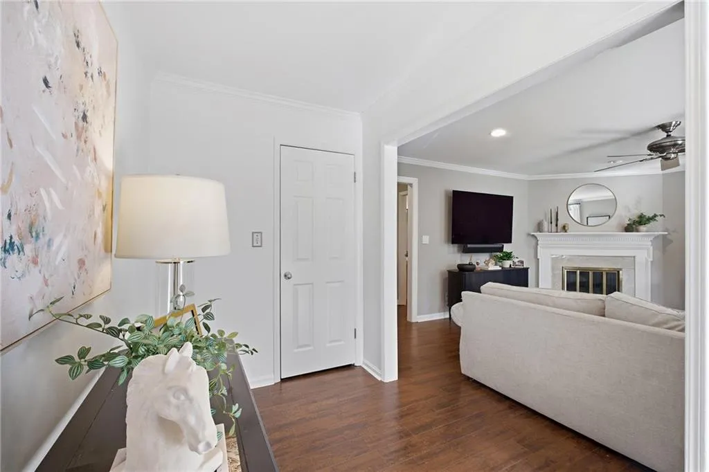 275 The South Chace, Atlanta, Georgia 30328, 3 Bedrooms Bedrooms, ,3 BathroomsBathrooms,Residential,For Sale,275 The South Chace,7727284
