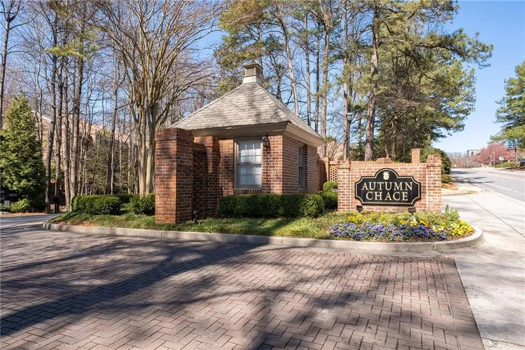275 The South Chace, Atlanta, Georgia 30328, 3 Bedrooms Bedrooms, ,3 BathroomsBathrooms,Residential,For Sale,275 The South Chace,7727284