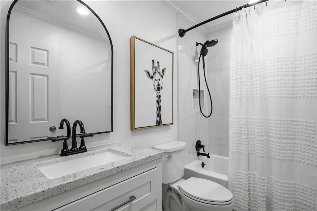 275 The South Chace, Atlanta, Georgia 30328, 3 Bedrooms Bedrooms, ,3 BathroomsBathrooms,Residential,For Sale,275 The South Chace,7727284