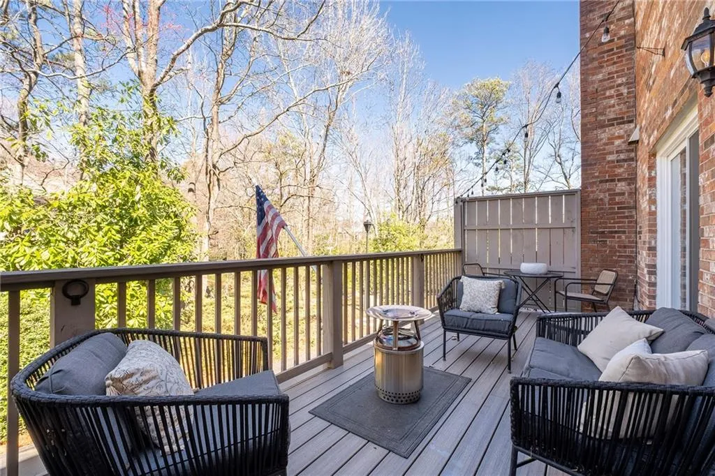 275 The South Chace, Atlanta, Georgia 30328, 3 Bedrooms Bedrooms, ,3 BathroomsBathrooms,Residential,For Sale,275 The South Chace,7727284