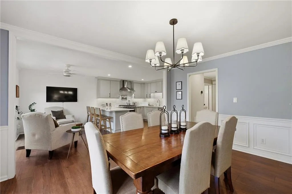 275 The South Chace, Atlanta, Georgia 30328, 3 Bedrooms Bedrooms, ,3 BathroomsBathrooms,Residential,For Sale,275 The South Chace,7727284