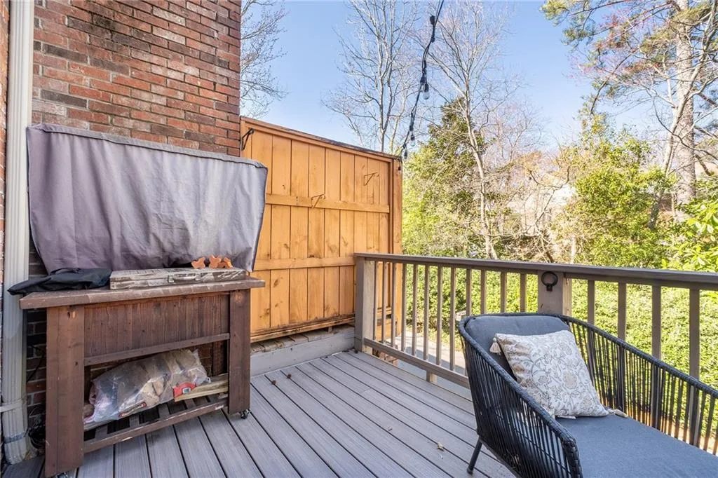 275 The South Chace, Atlanta, Georgia 30328, 3 Bedrooms Bedrooms, ,3 BathroomsBathrooms,Residential,For Sale,275 The South Chace,7727284
