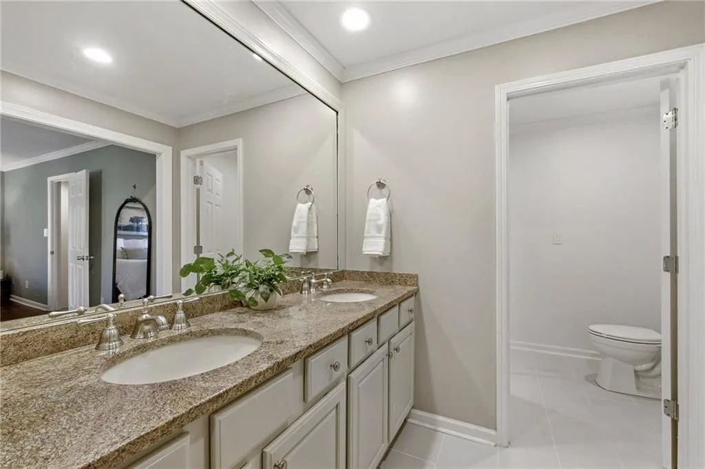 275 The South Chace, Atlanta, Georgia 30328, 3 Bedrooms Bedrooms, ,3 BathroomsBathrooms,Residential,For Sale,275 The South Chace,7727284