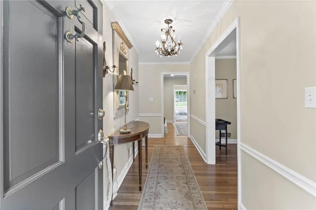 6825 Heathfield Drive, Atlanta, Georgia 30328, 3 Bedrooms Bedrooms, ,2 BathroomsBathrooms,Residential,Sold,6825 Heathfield Drive,7445441