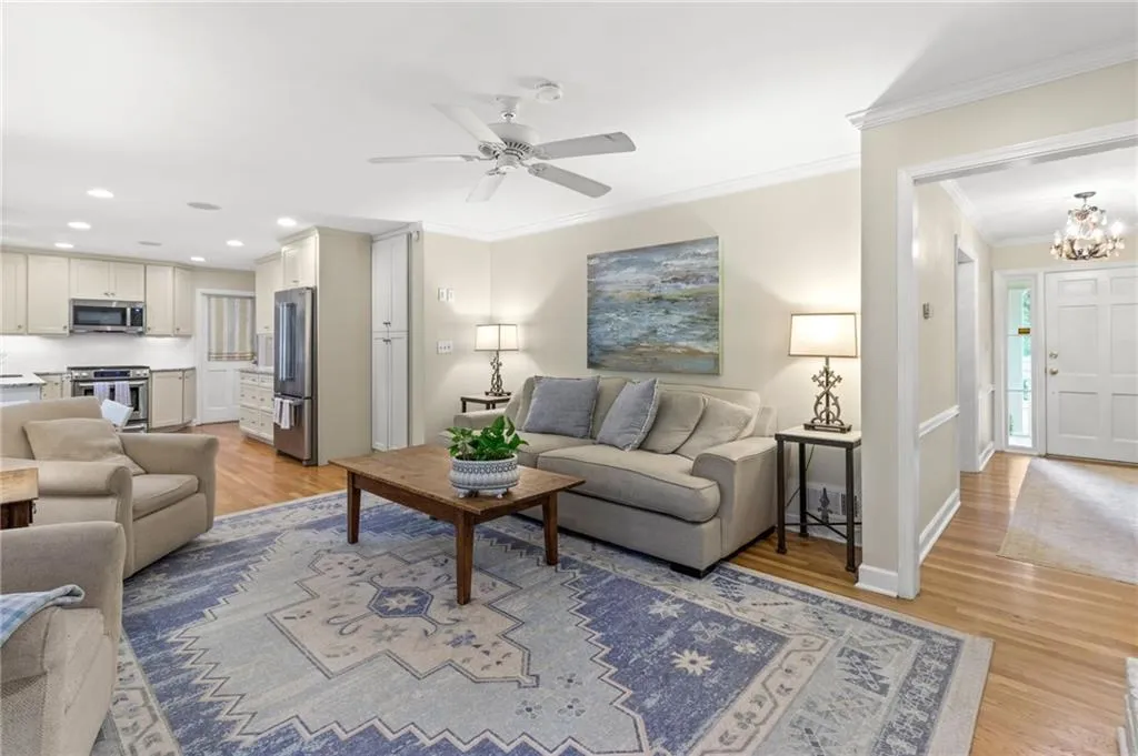 6825 Heathfield Drive, Atlanta, Georgia 30328, 3 Bedrooms Bedrooms, ,2 BathroomsBathrooms,Residential,Sold,6825 Heathfield Drive,7445441