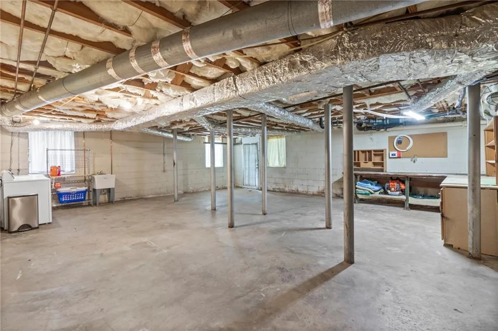 6825 Heathfield Drive, Atlanta, Georgia 30328, 3 Bedrooms Bedrooms, ,2 BathroomsBathrooms,Residential,Sold,6825 Heathfield Drive,7445441