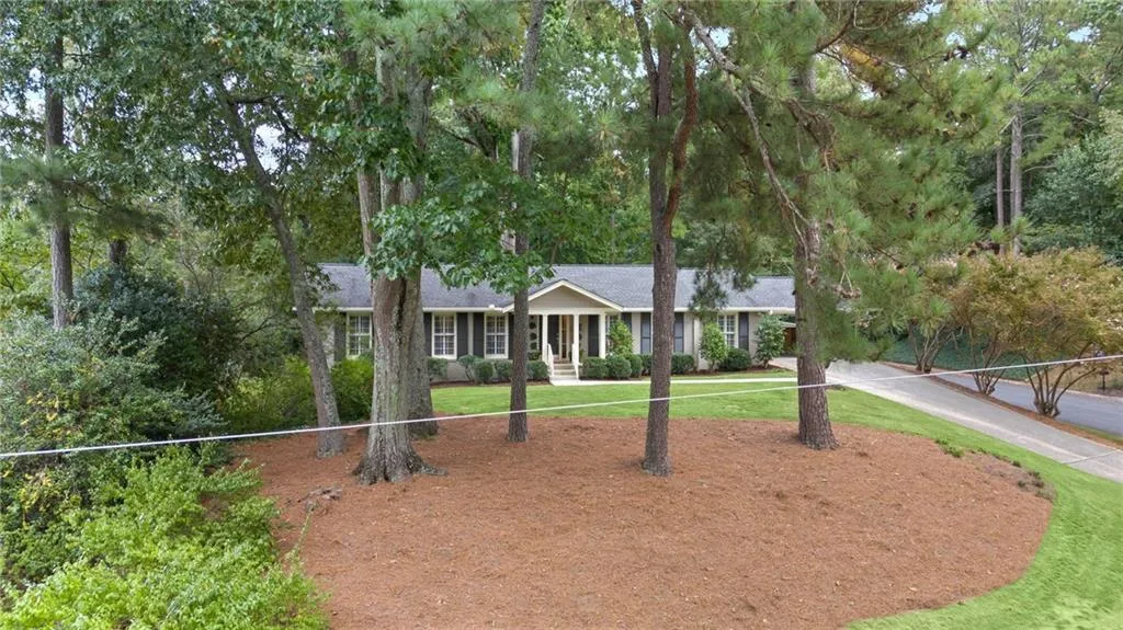 6825 Heathfield Drive, Atlanta, Georgia 30328, 3 Bedrooms Bedrooms, ,2 BathroomsBathrooms,Residential,Sold,6825 Heathfield Drive,7445441