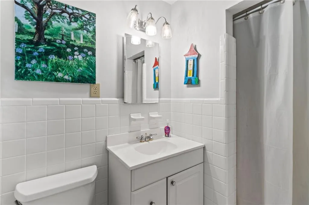 6825 Heathfield Drive, Atlanta, Georgia 30328, 3 Bedrooms Bedrooms, ,2 BathroomsBathrooms,Residential,Sold,6825 Heathfield Drive,7445441